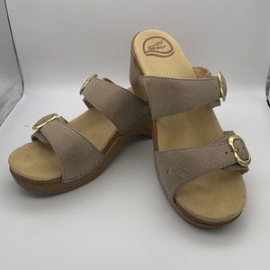 Dansko size 9 clogs